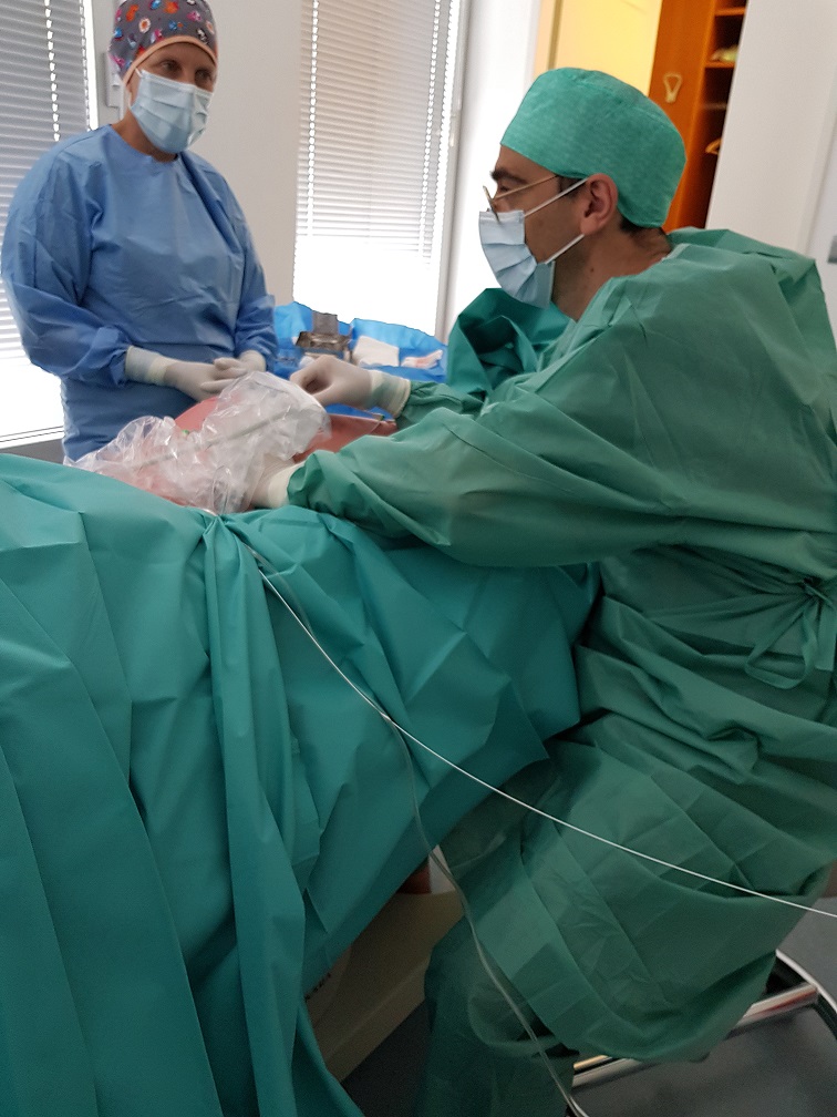 Dober izid operacije krčnih žil je odvisen od celotne ekipe in sodelovanja operiranca po posegu